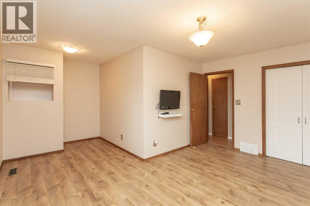 4722 49 Avenue - 13