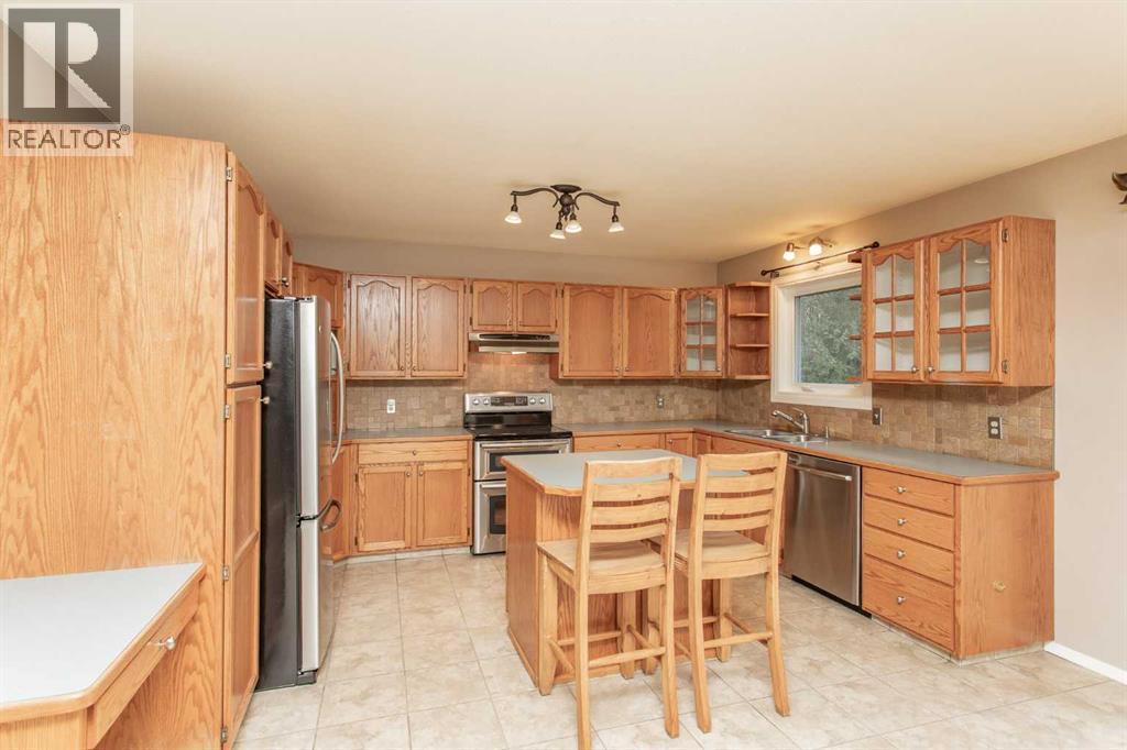 4722 49 Avenue - 8
