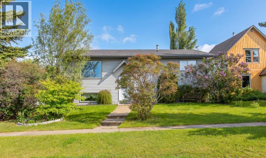 4722 49 Avenue - 1