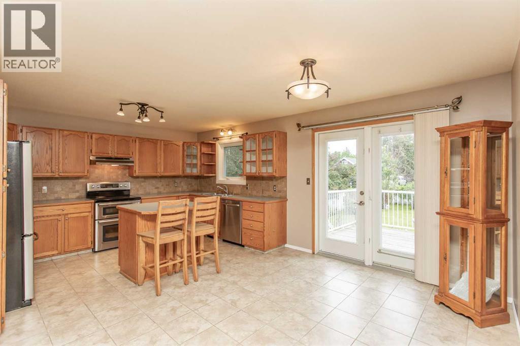 4722 49 Avenue - 7