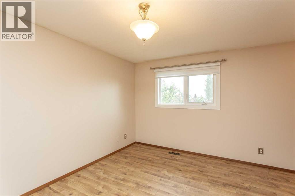 4722 49 Avenue - 14