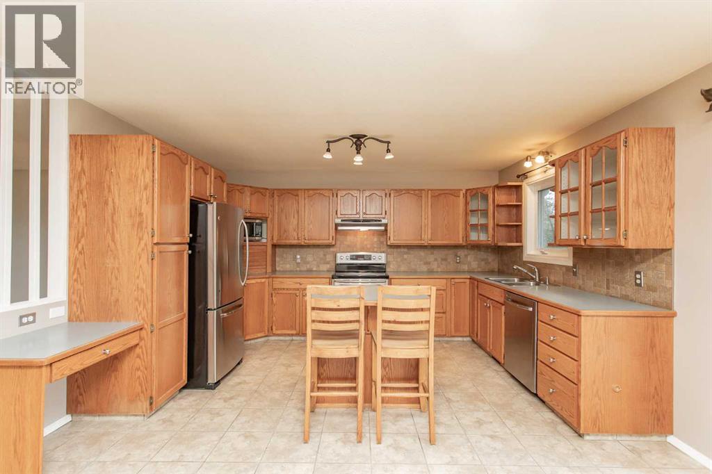 4722 49 Avenue - 9
