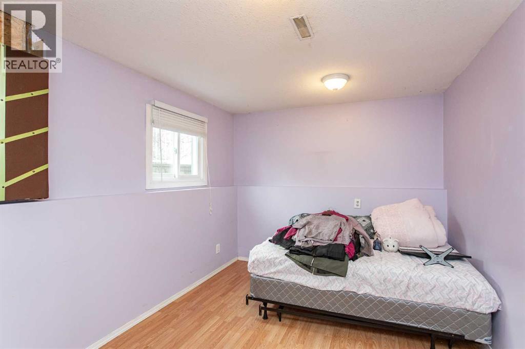 4722 49 Avenue - 24