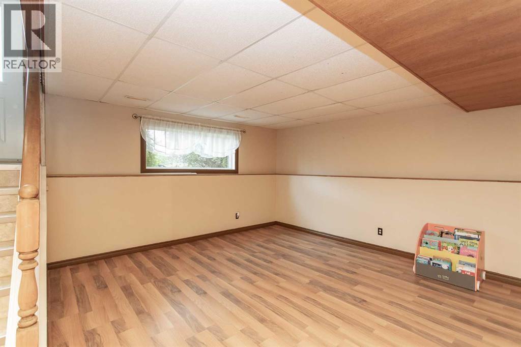 4722 49 Avenue - 20