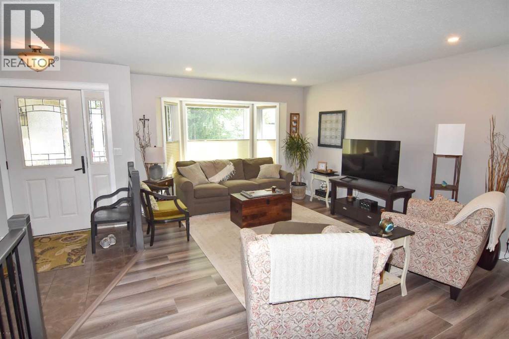 254 Maple Grove Crescent — photo 14