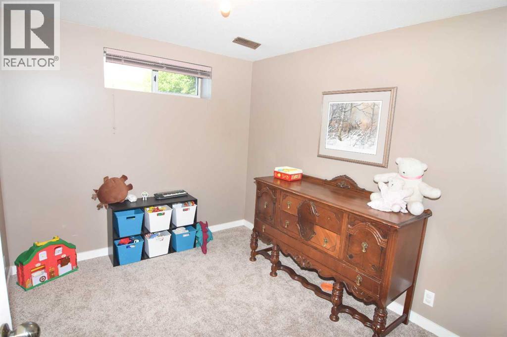 254 Maple Grove Crescent — photo 35