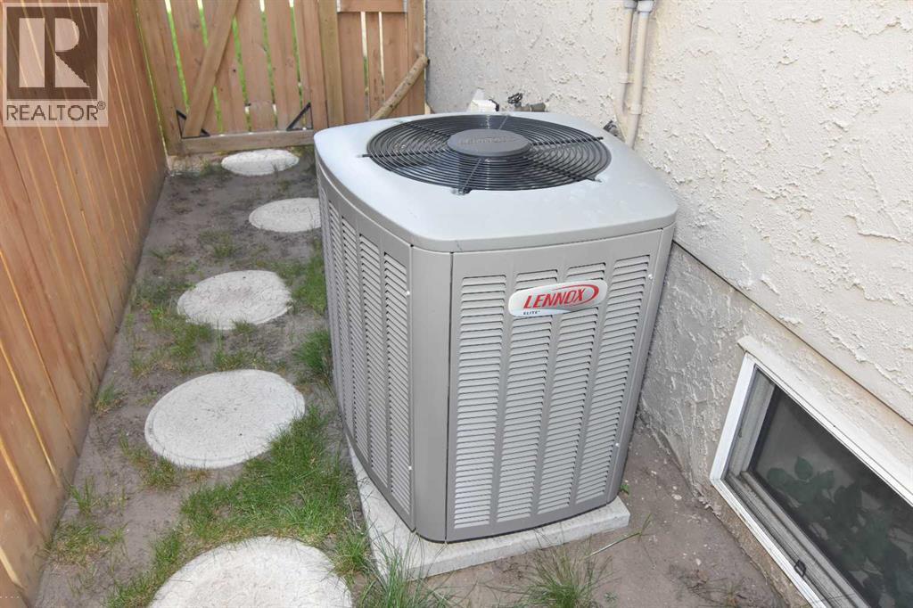 254 Maple Grove Crescent — photo 8