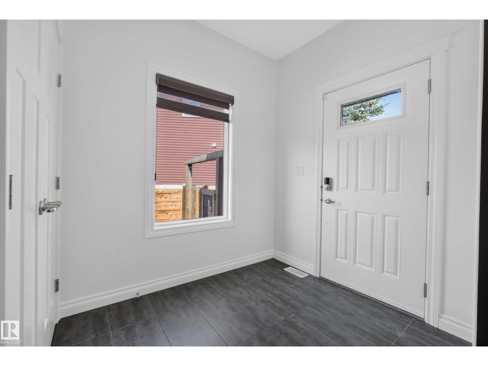 720 CHARLESWORTH WY SW - 5