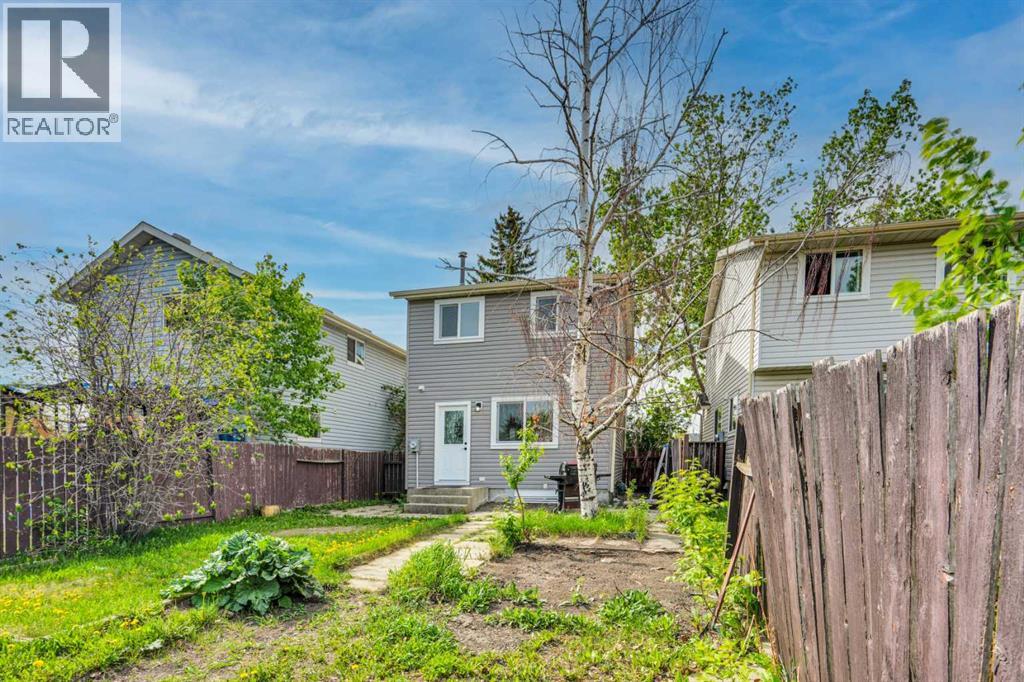 74 Castledale Way NE - 40