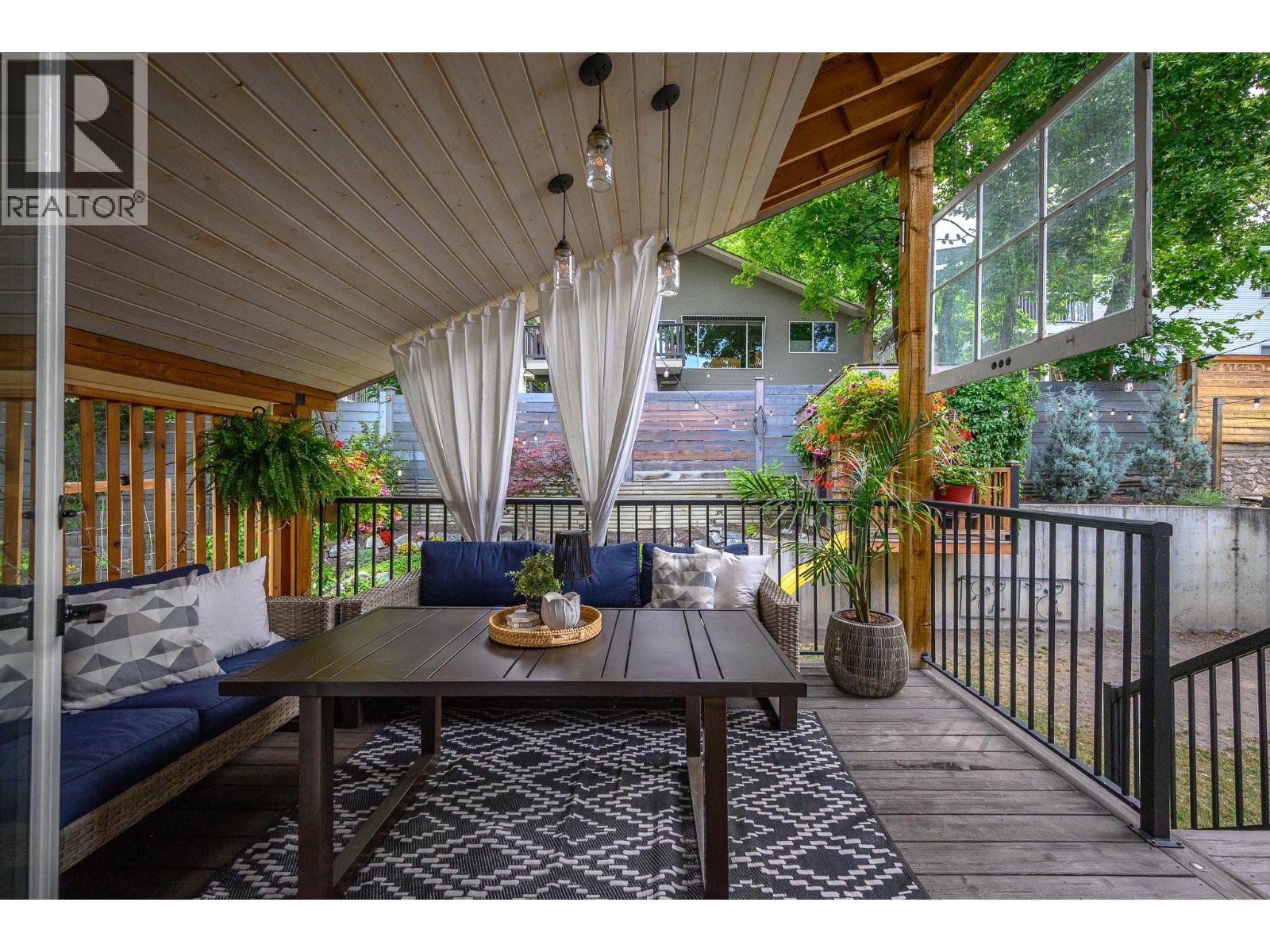 2607 26 Street - 26