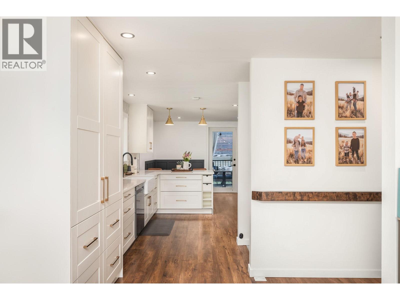 2607 26 Street - 9