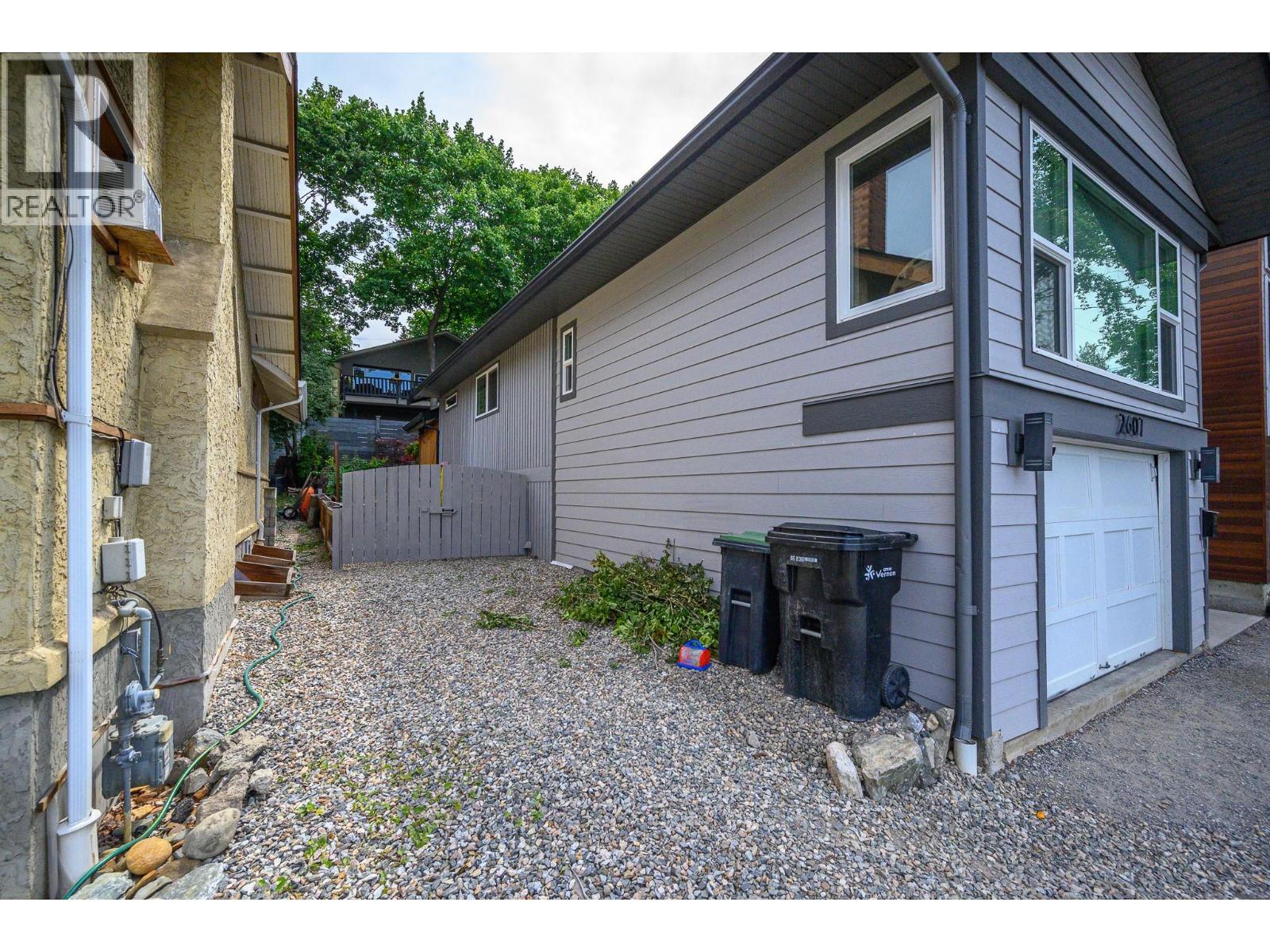 2607 26 Street - 40