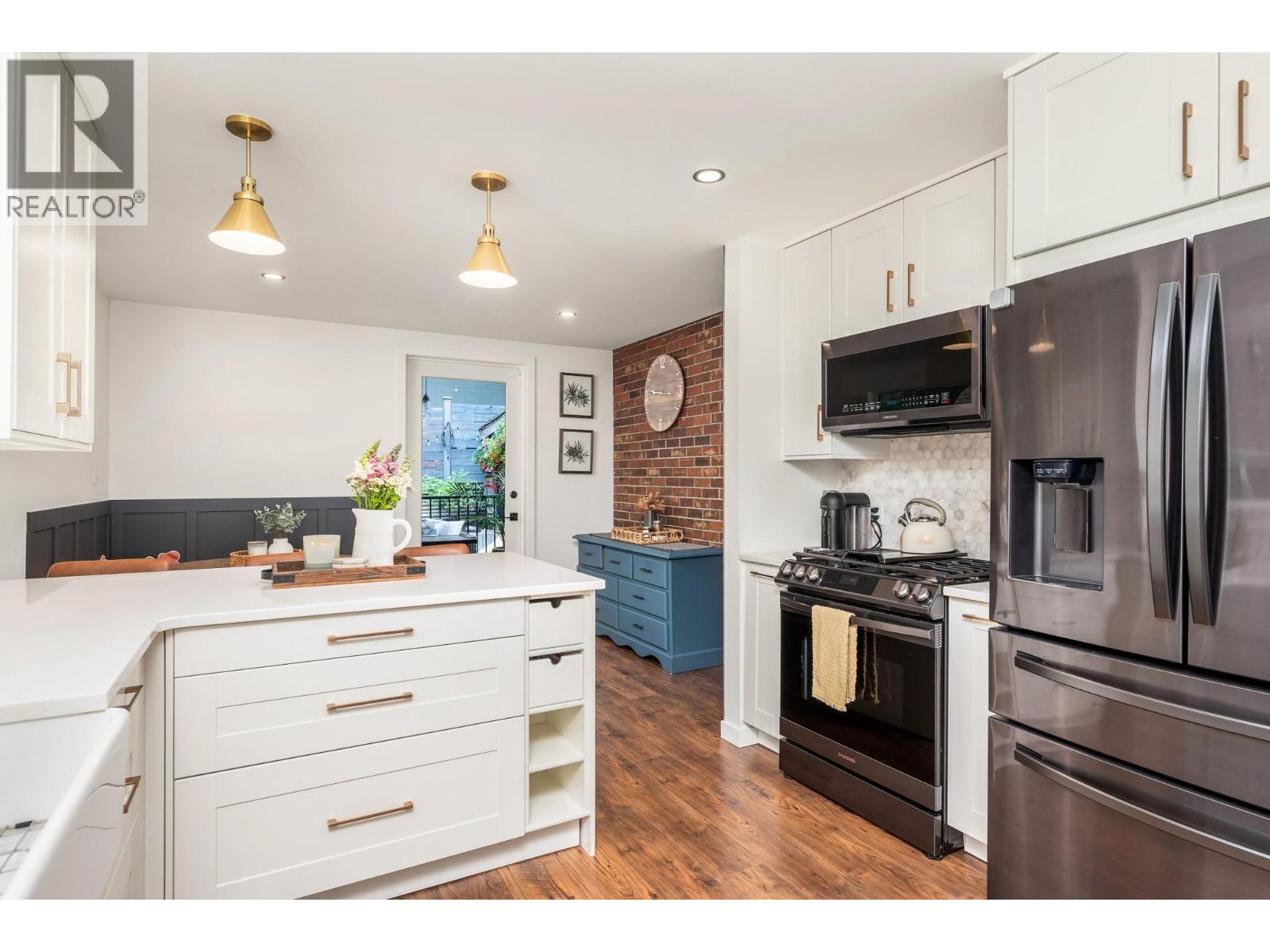 2607 26 Street - 11