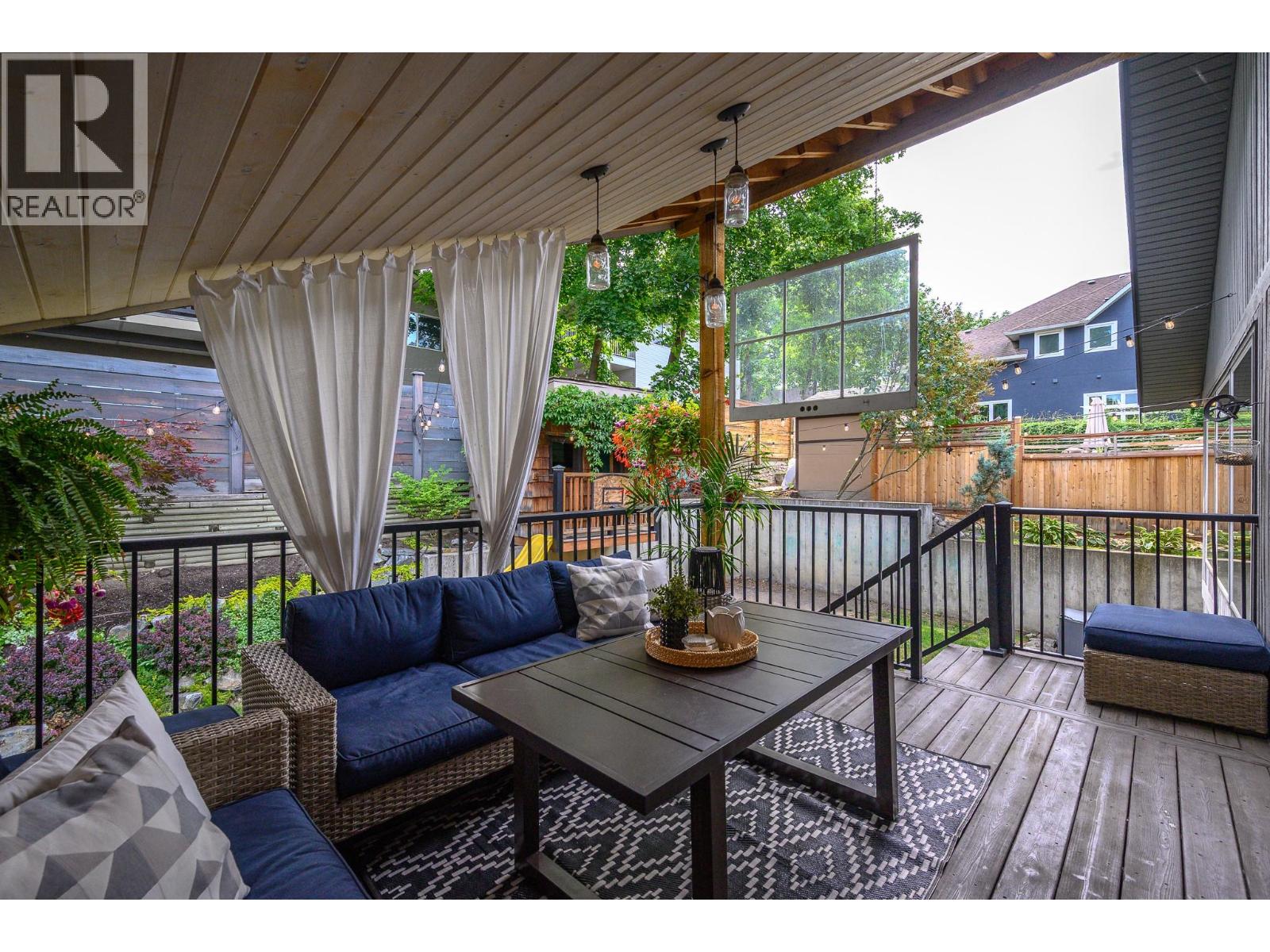2607 26 Street - 27