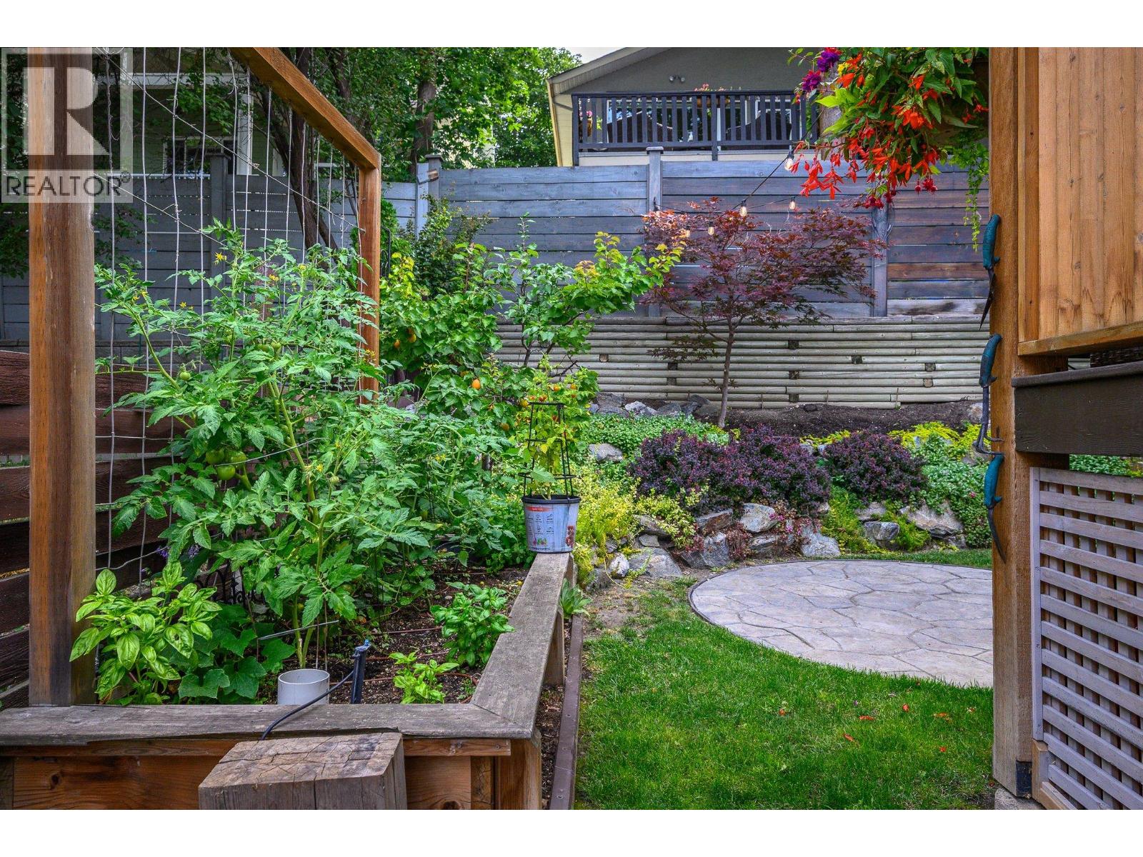2607 26 Street - 33