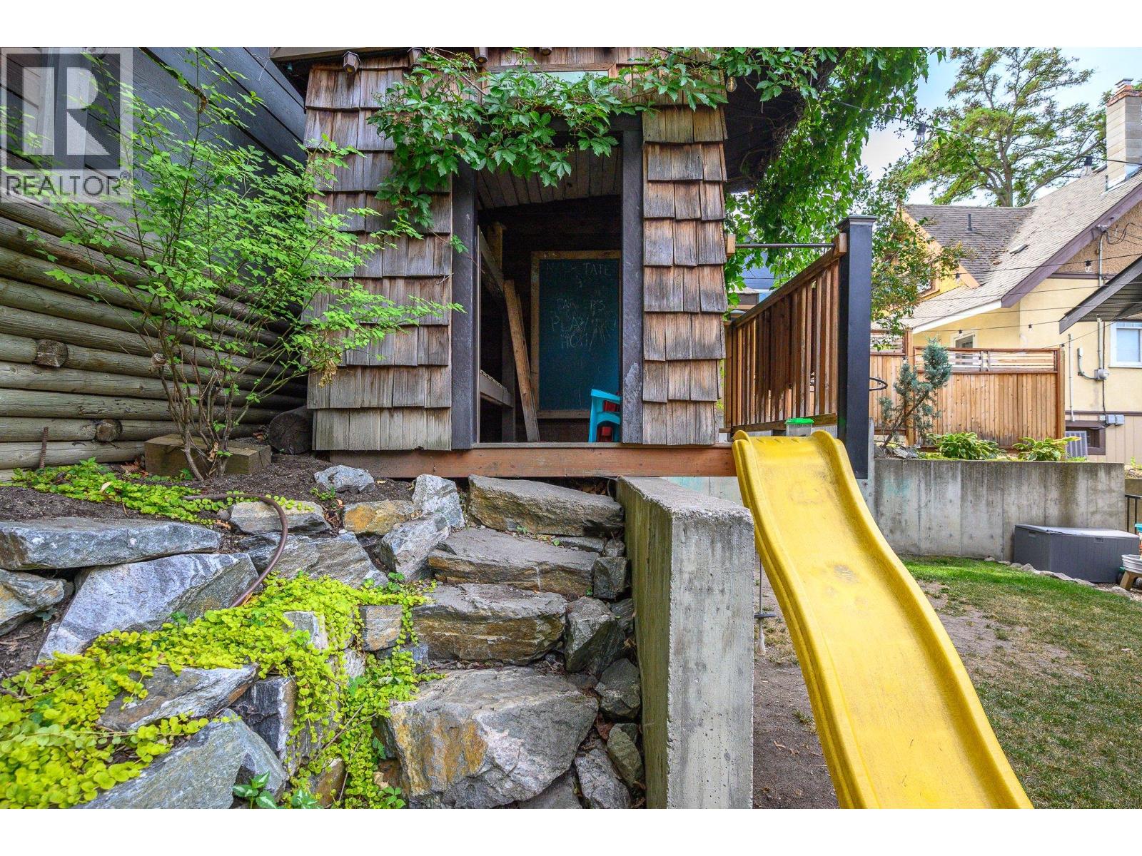 2607 26 Street - 36