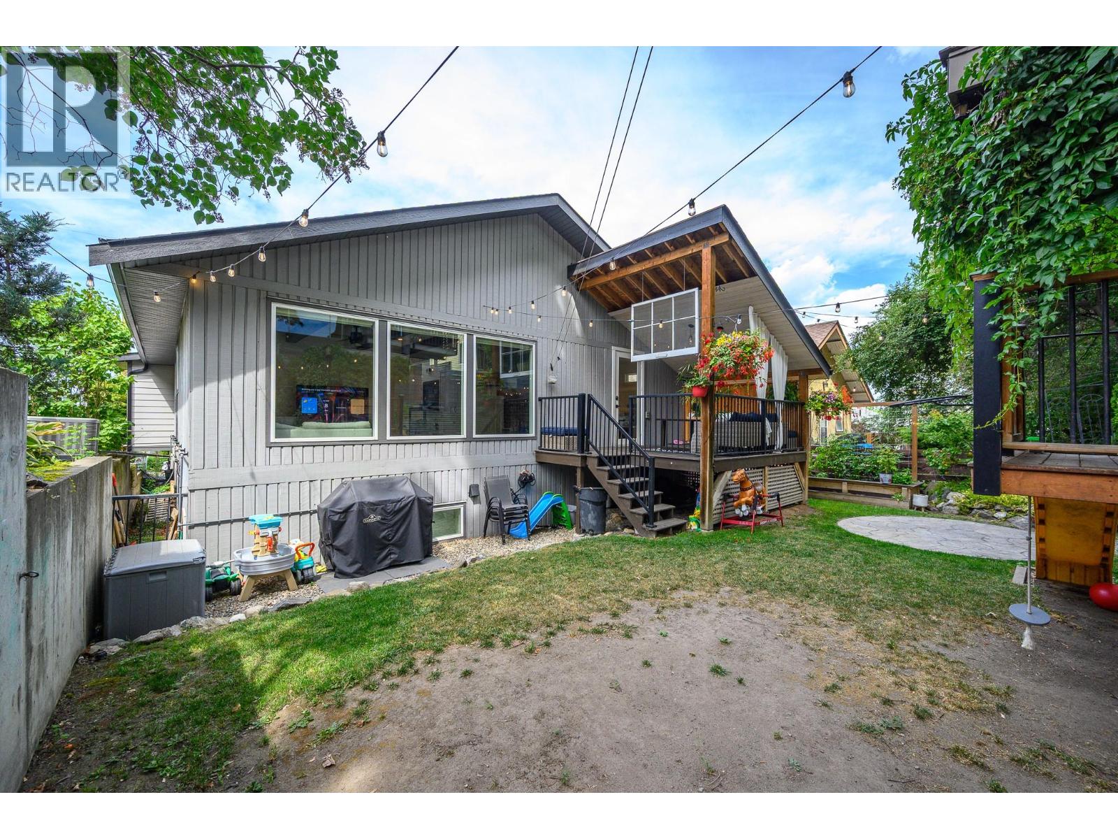 2607 26 Street - 31