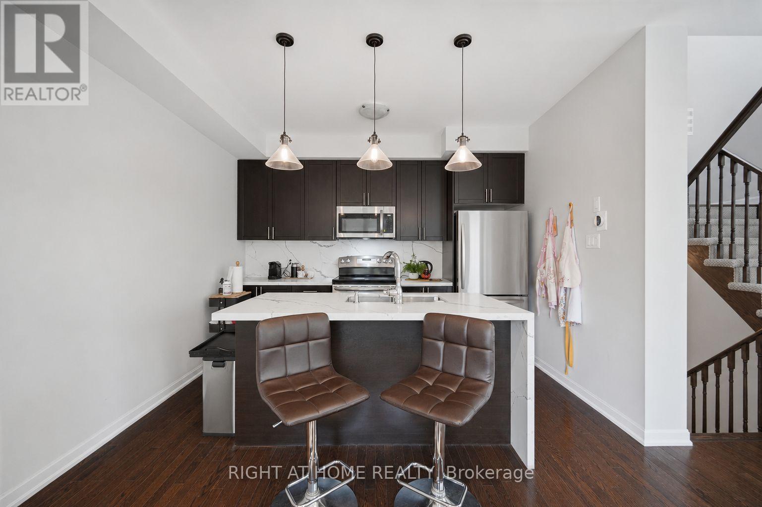 #153 165 HAMPSHIRE WAY - 18