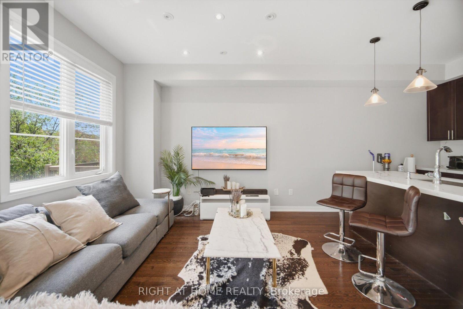 #153 165 HAMPSHIRE WAY - 14