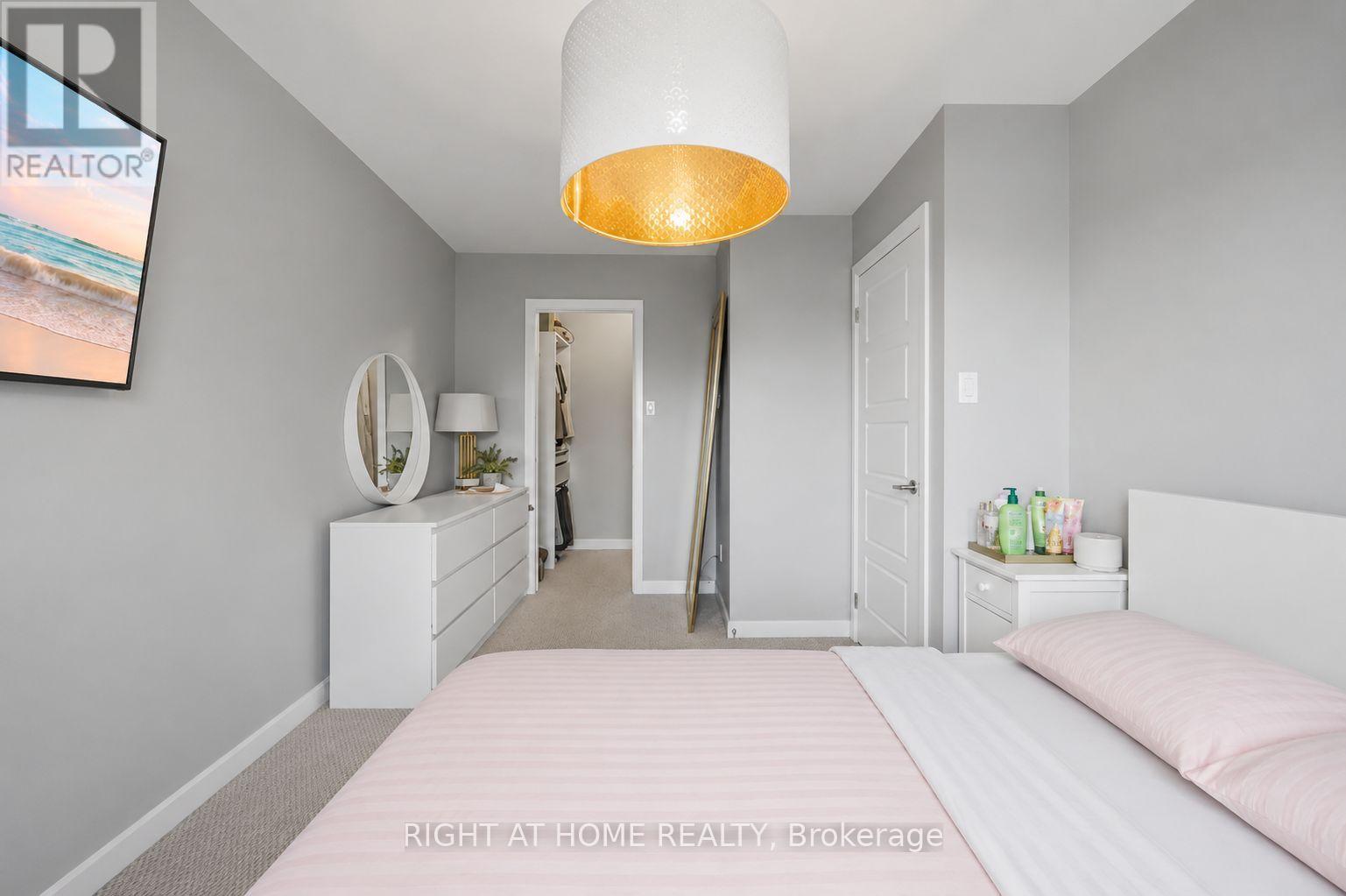 #153 165 HAMPSHIRE WAY - 22