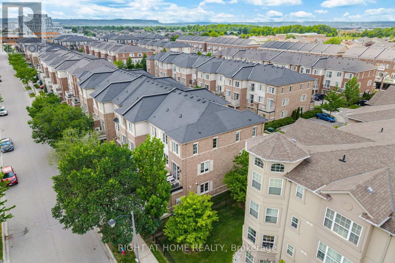 #153 165 HAMPSHIRE WAY - 3