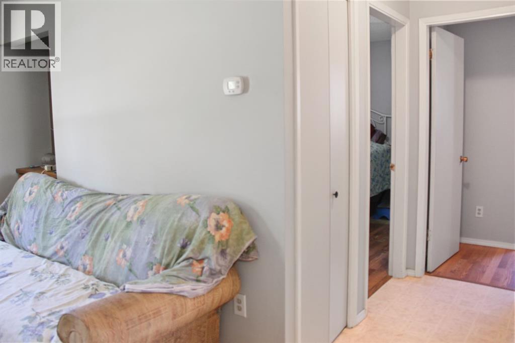 4915 53 Avenue - 12