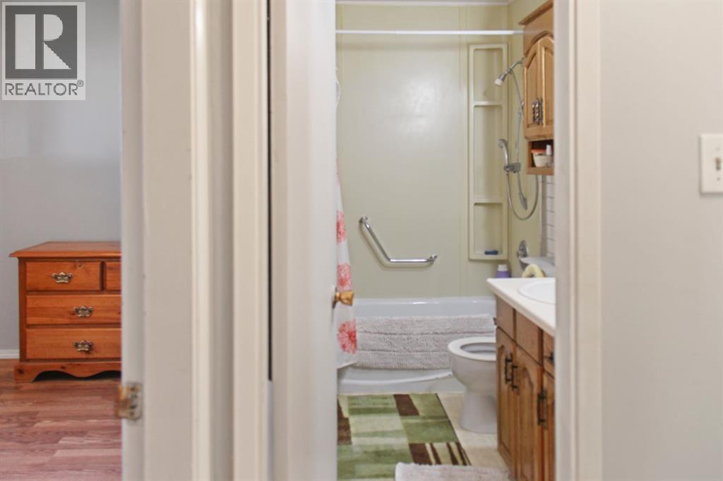 4915 53 Avenue - 14