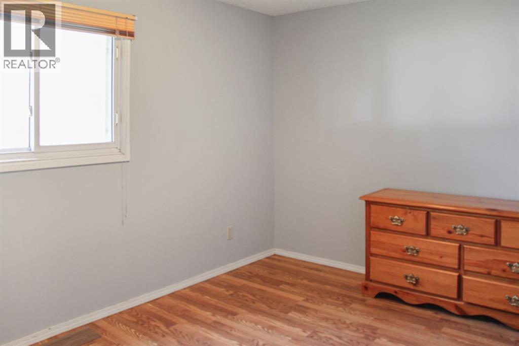 4915 53 Avenue - 16