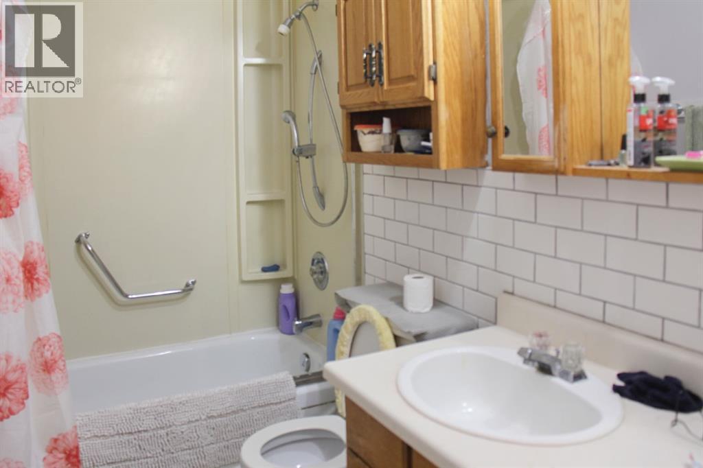 4915 53 Avenue - 17