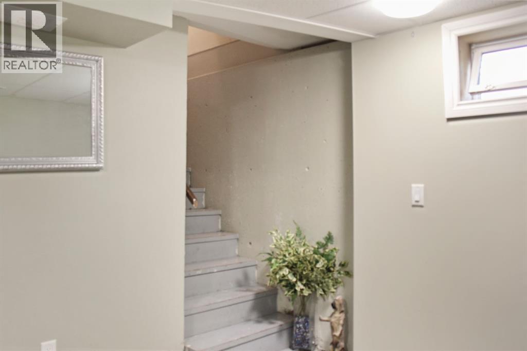 4915 53 Avenue - 18