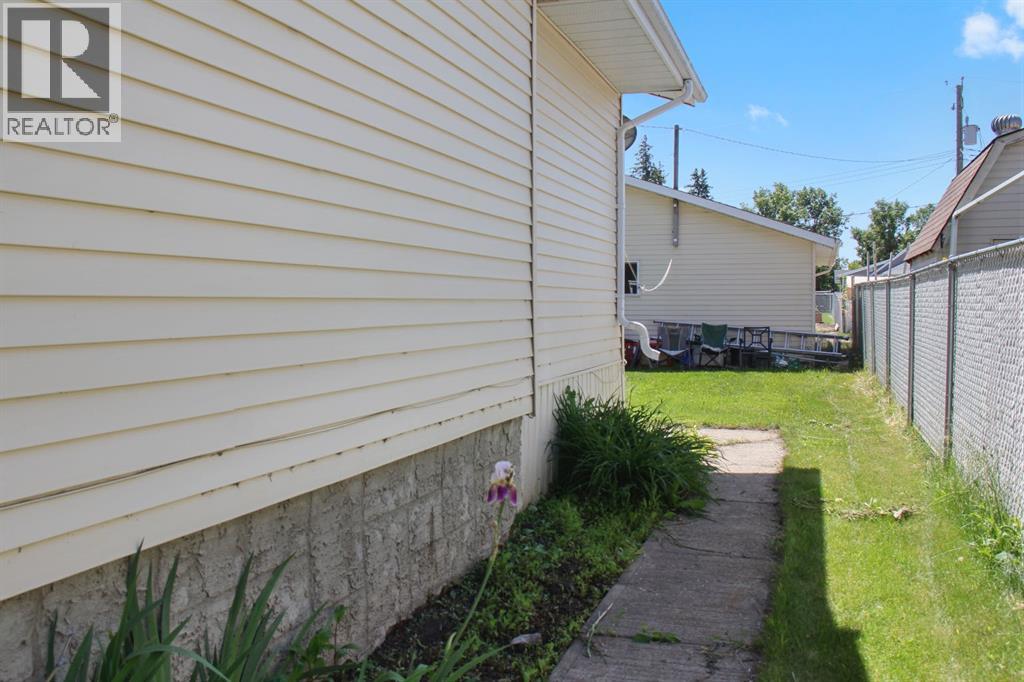 4915 53 Avenue - 24
