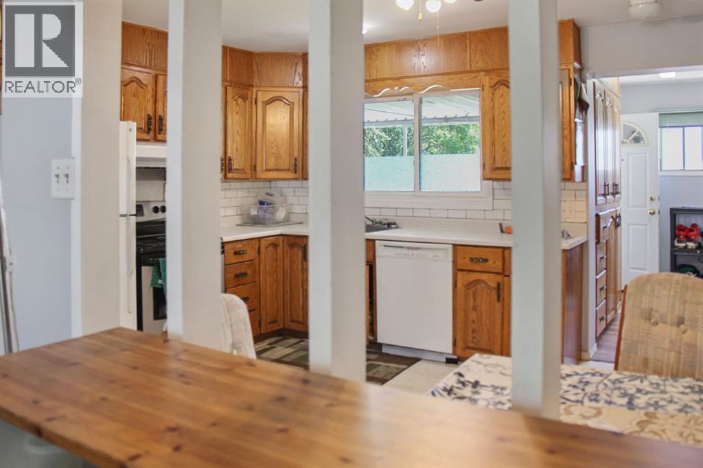 4915 53 Avenue - 8