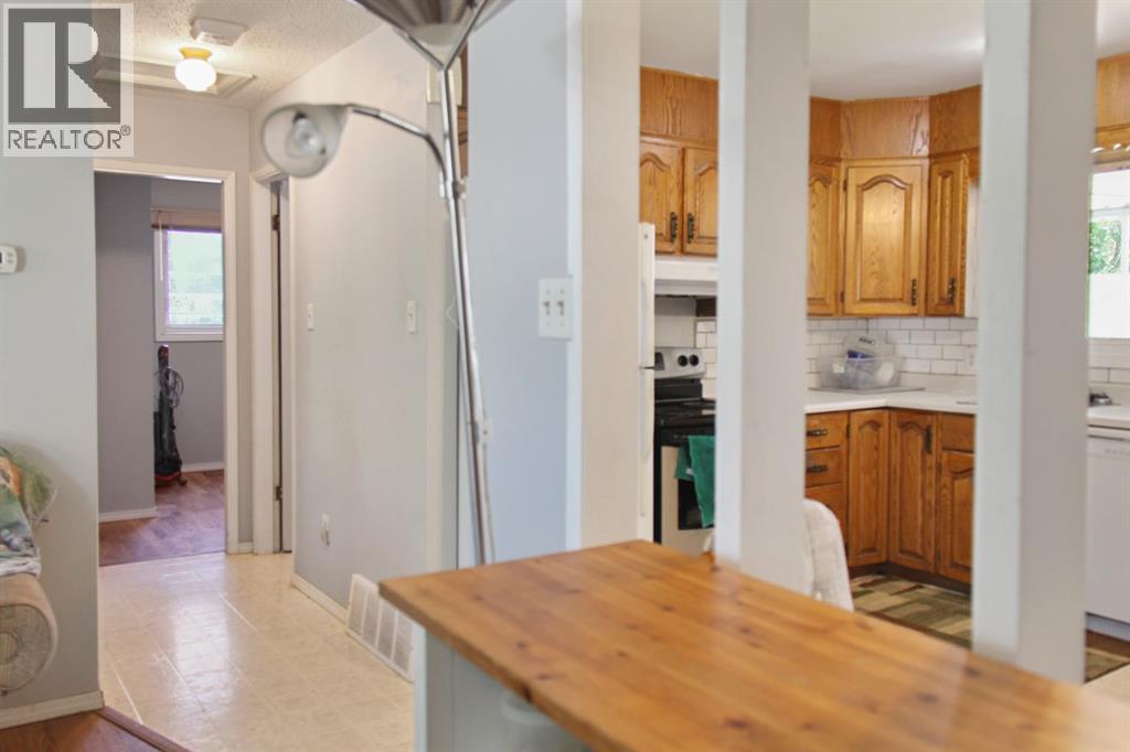 4915 53 Avenue - 9