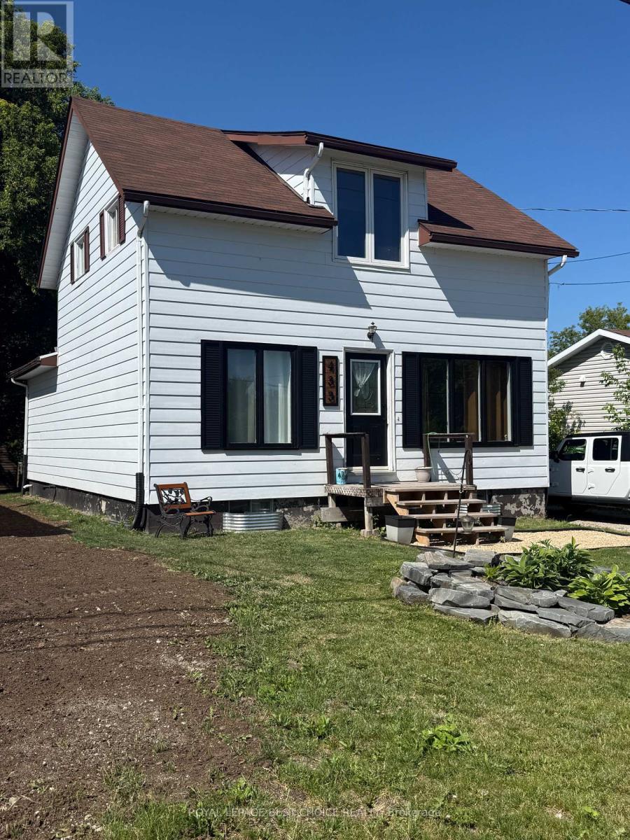 433 ALBERT STREET - 2