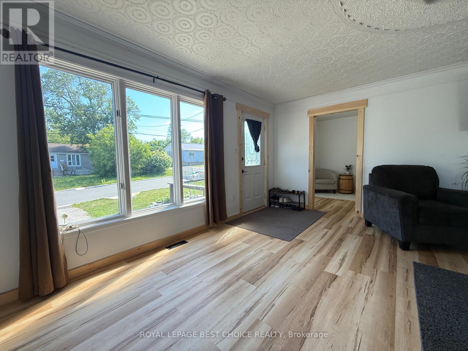 433 ALBERT STREET - 4