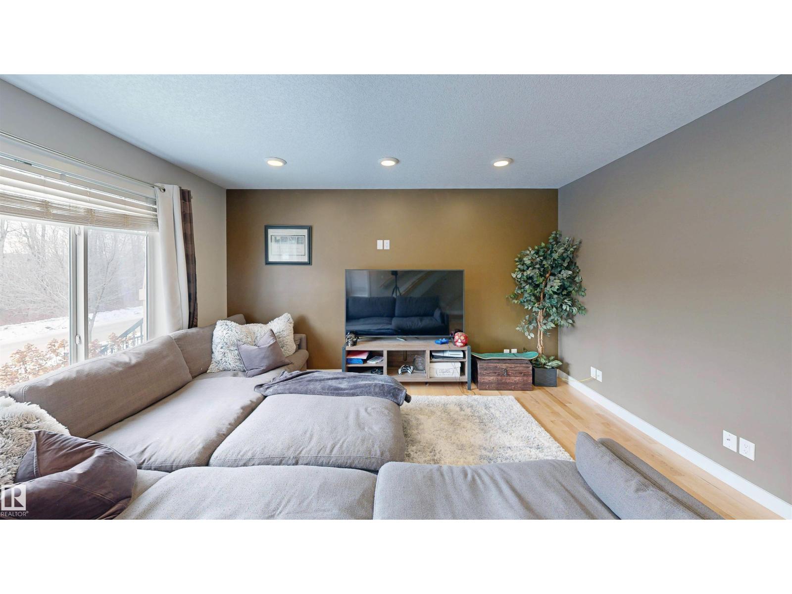 #8 9535 217 ST NW - 3