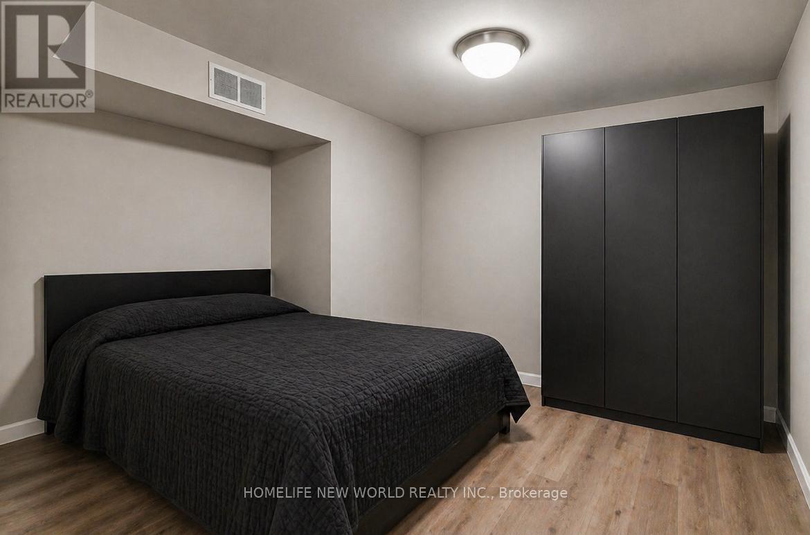 756 ELGIN STREET - 23