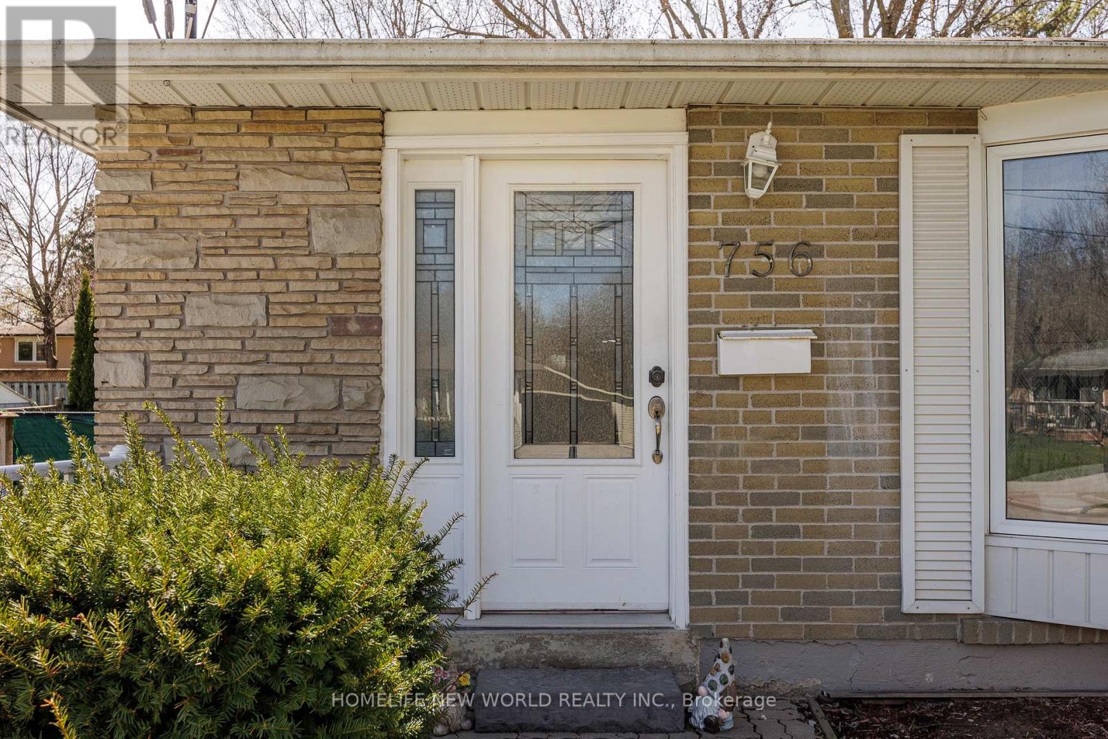 756 ELGIN STREET - 3