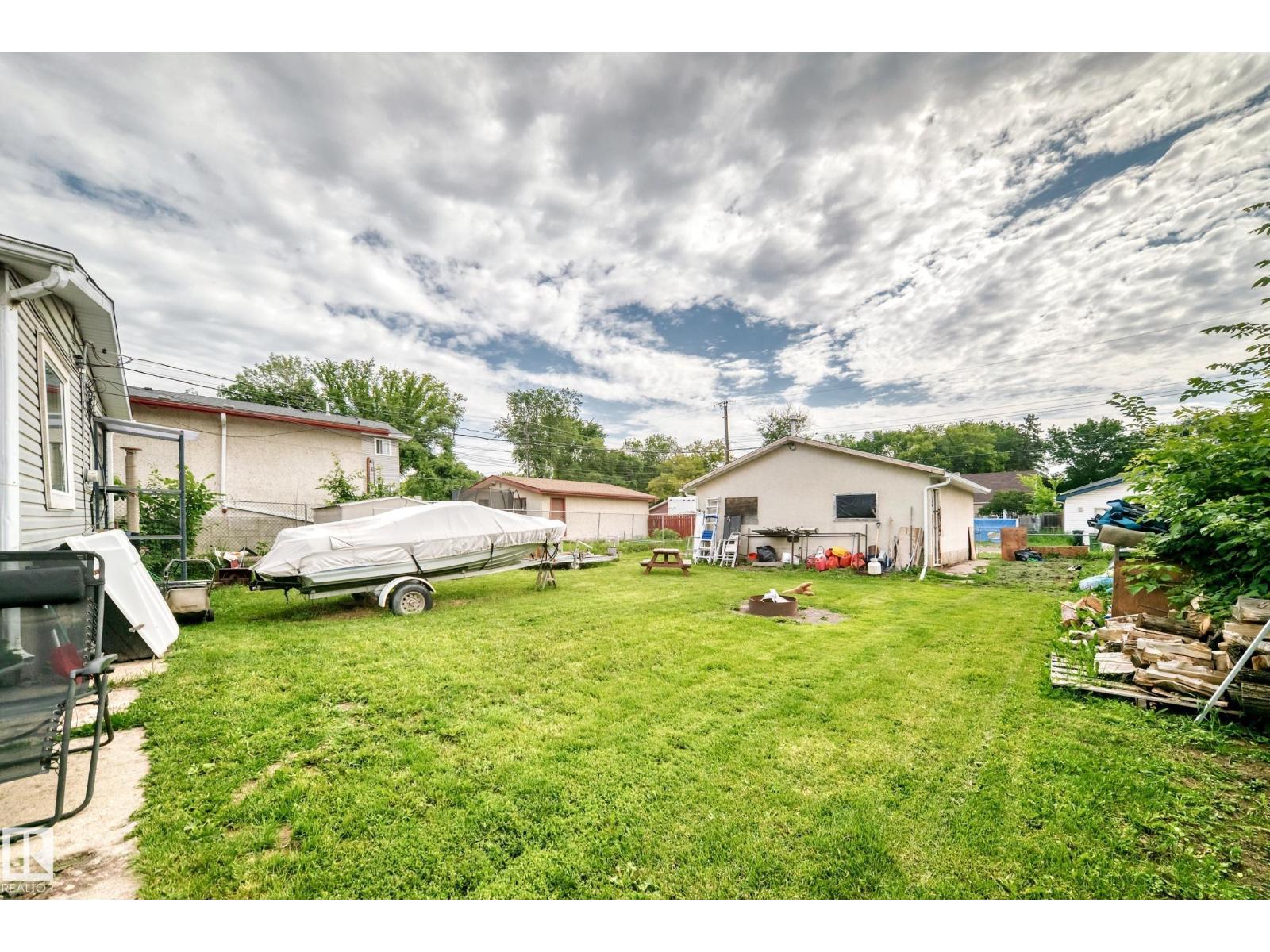 11939 89 ST NW - 33