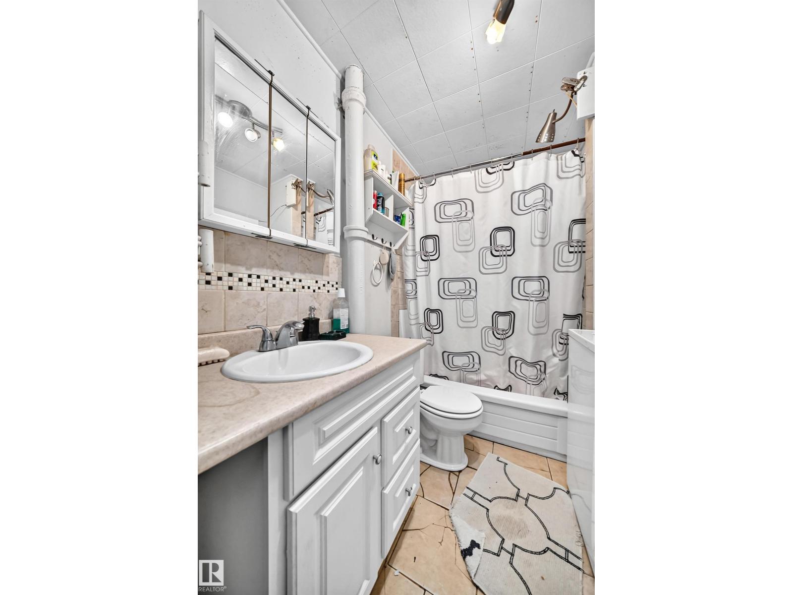 11939 89 ST NW - 22