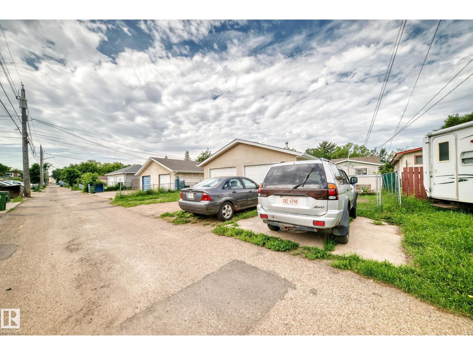 11939 89 ST NW - 32