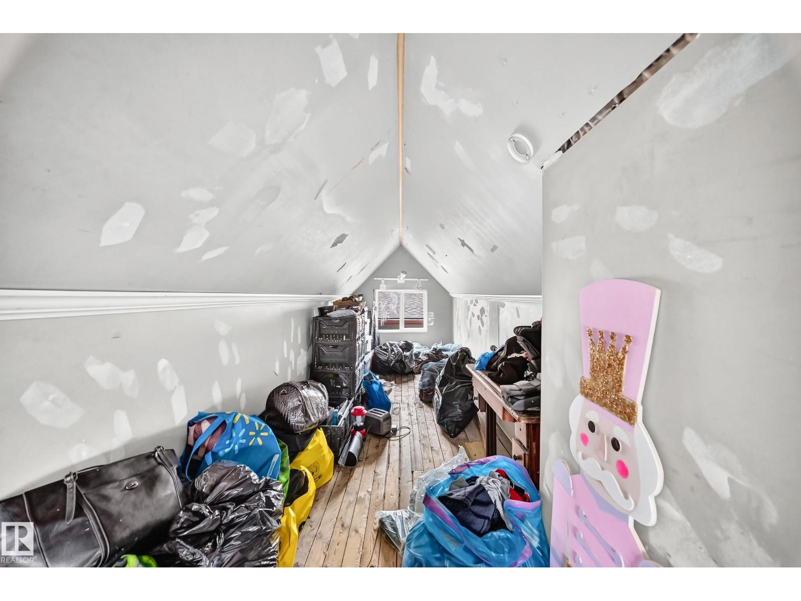 11939 89 ST NW - 28