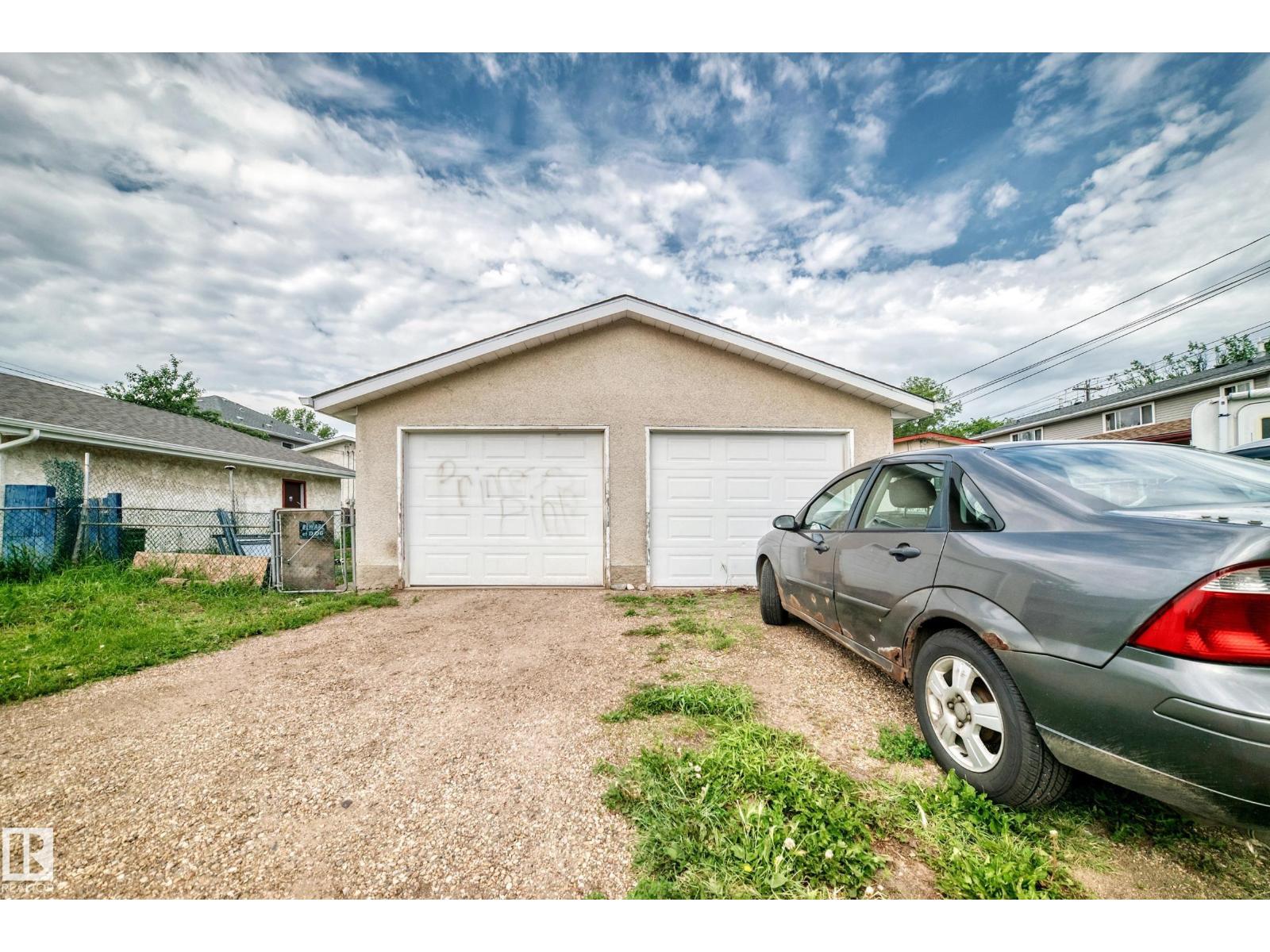 11939 89 ST NW - 29