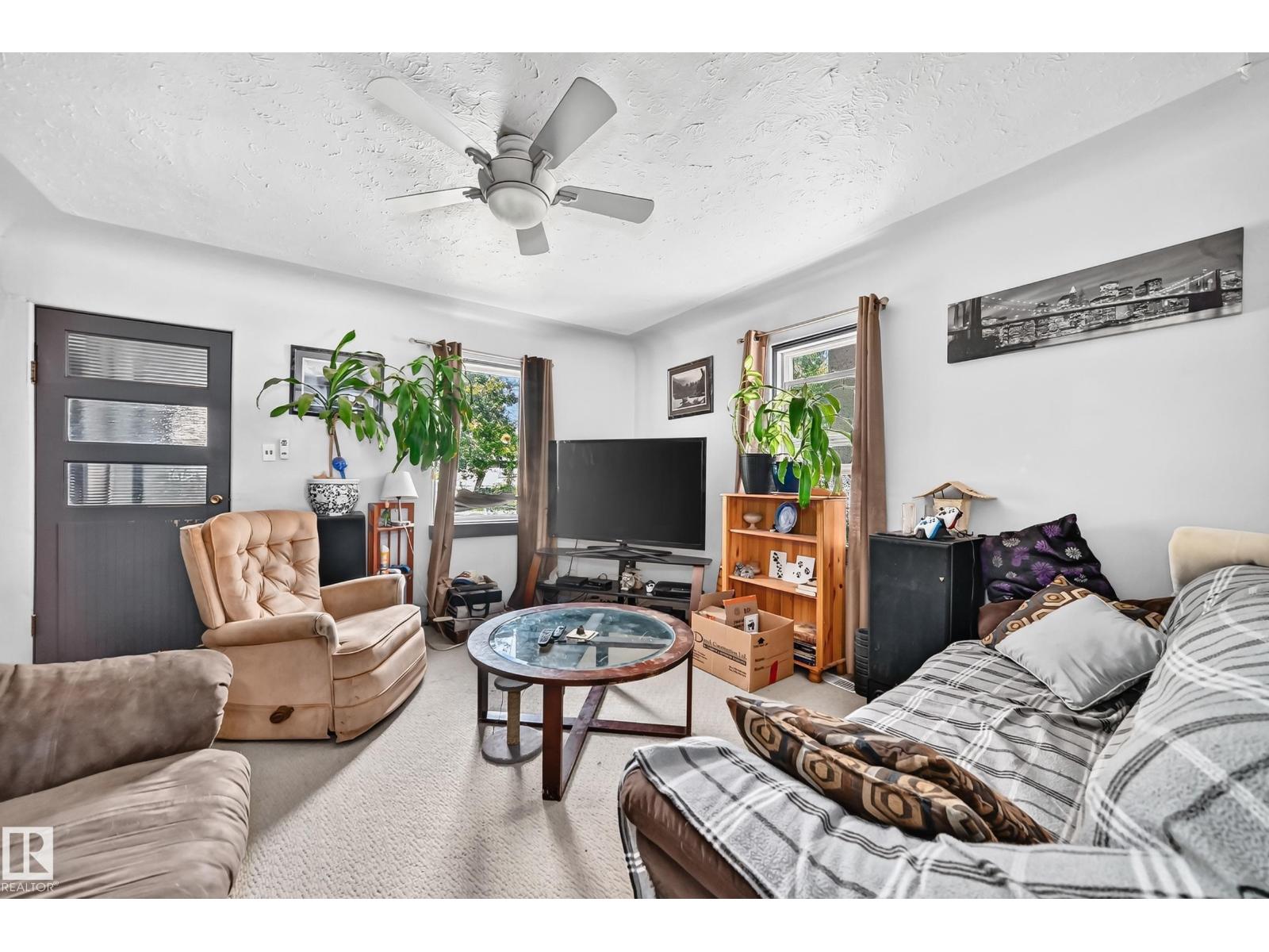 11939 89 ST NW - 8