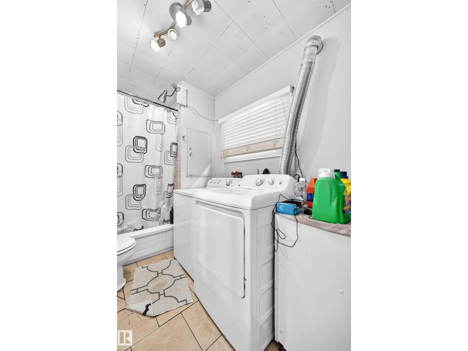 11939 89 ST NW - 24