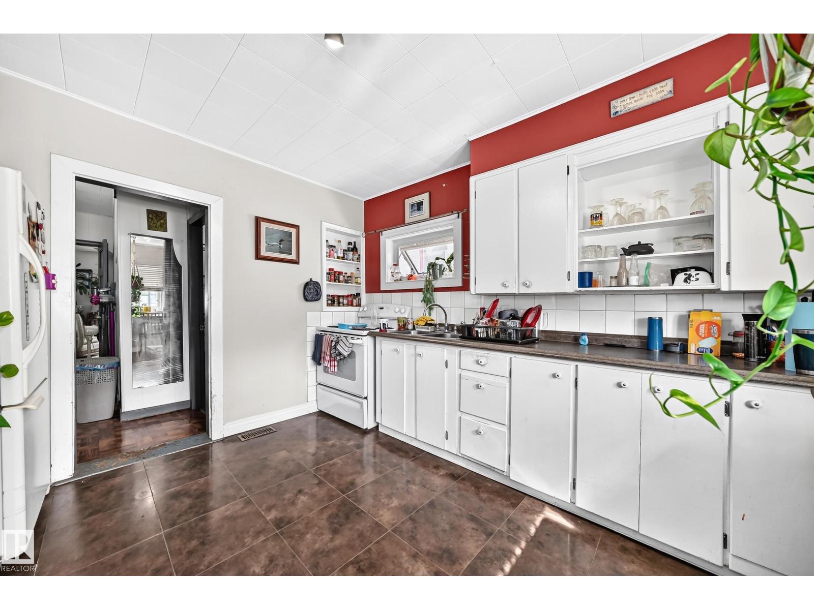 11939 89 ST NW - 11