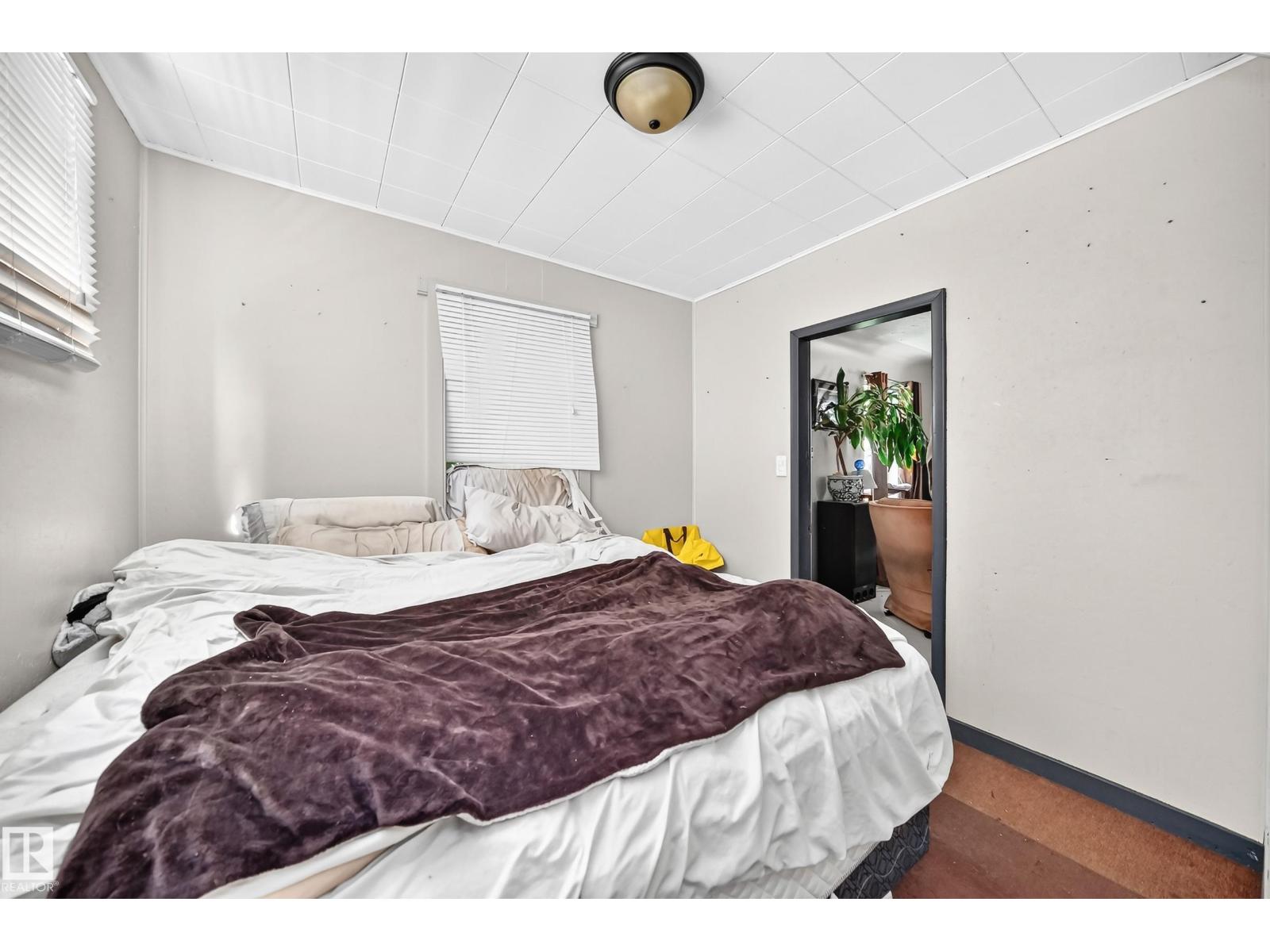 11939 89 ST NW - 20