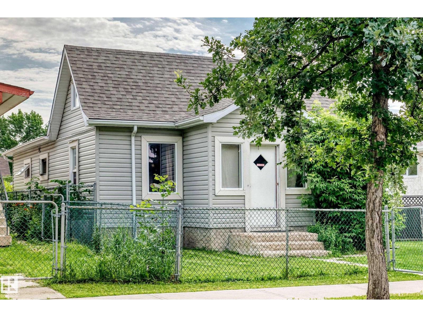 11939 89 ST NW - 3
