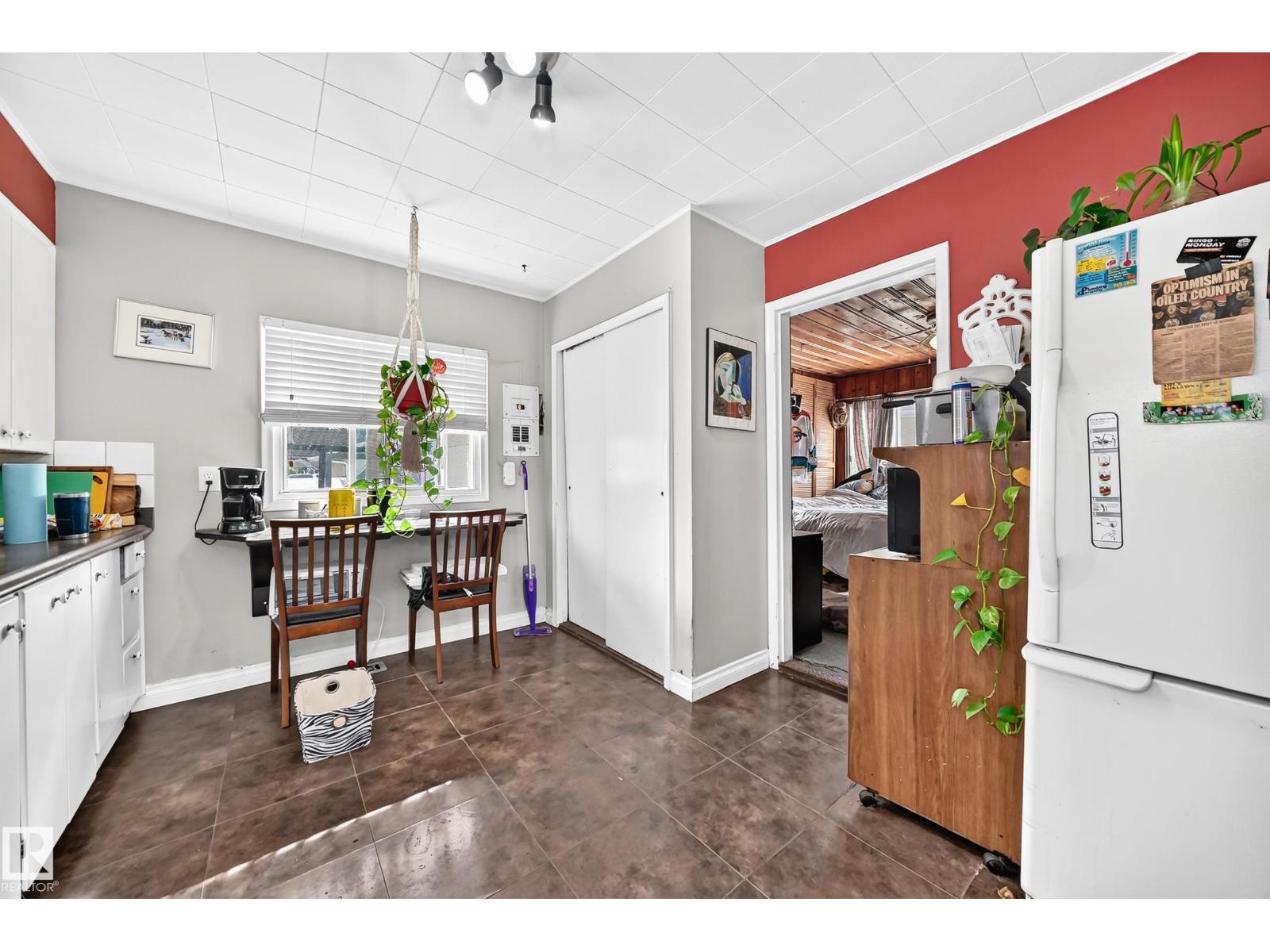 11939 89 ST NW - 7