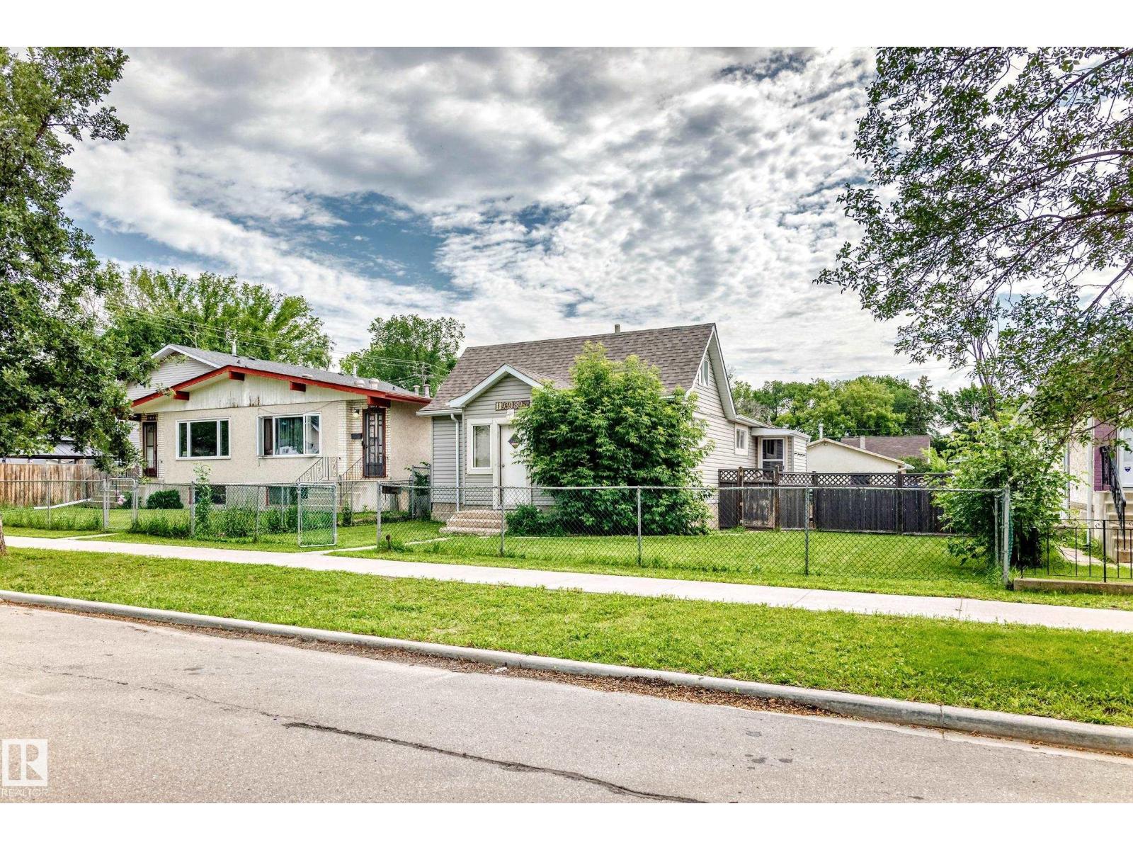 11939 89 ST NW - 43